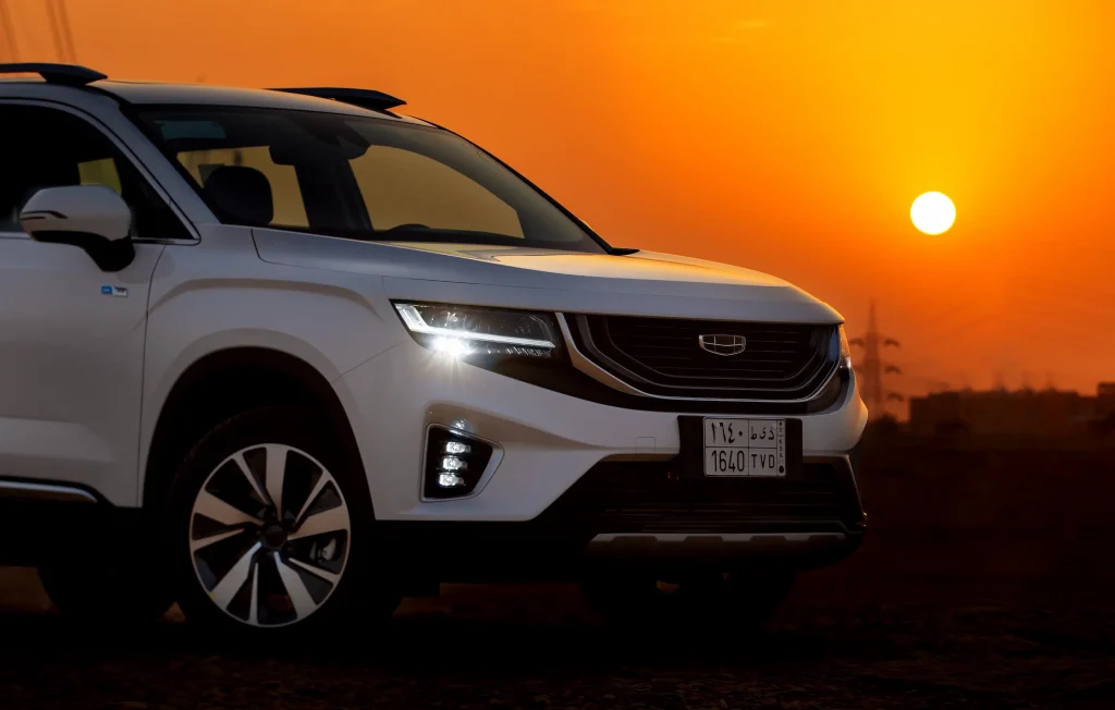 شبكة السيارات الصينية – تعرف على أبرز إصدارات علامة جيلي من نوع الـ SUV والكروس أوفر بالسعودية