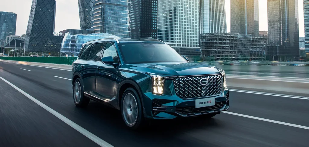 شبكة السيارات الصينية – مقارنة شاملة بين سيارة جي ايه سي GS8 2023 وسيارة اكسيد VX 2023 بالسعودية