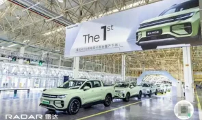 شبكة السيارات الصينية – شاحنة البيك آب الكهربائية رادار R6 من جيلي تدخل خط الإنتاج