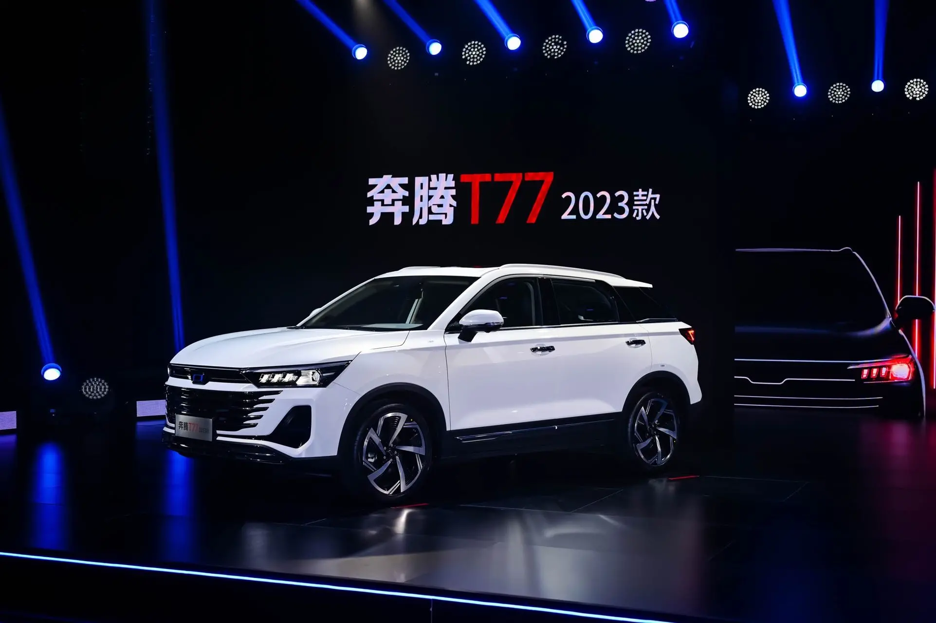 شبكة السيارات الصينية – تعرف على سيارة بيستون T77 الجديدة 2023 التي تم إطلاقها في الصين رسميًا