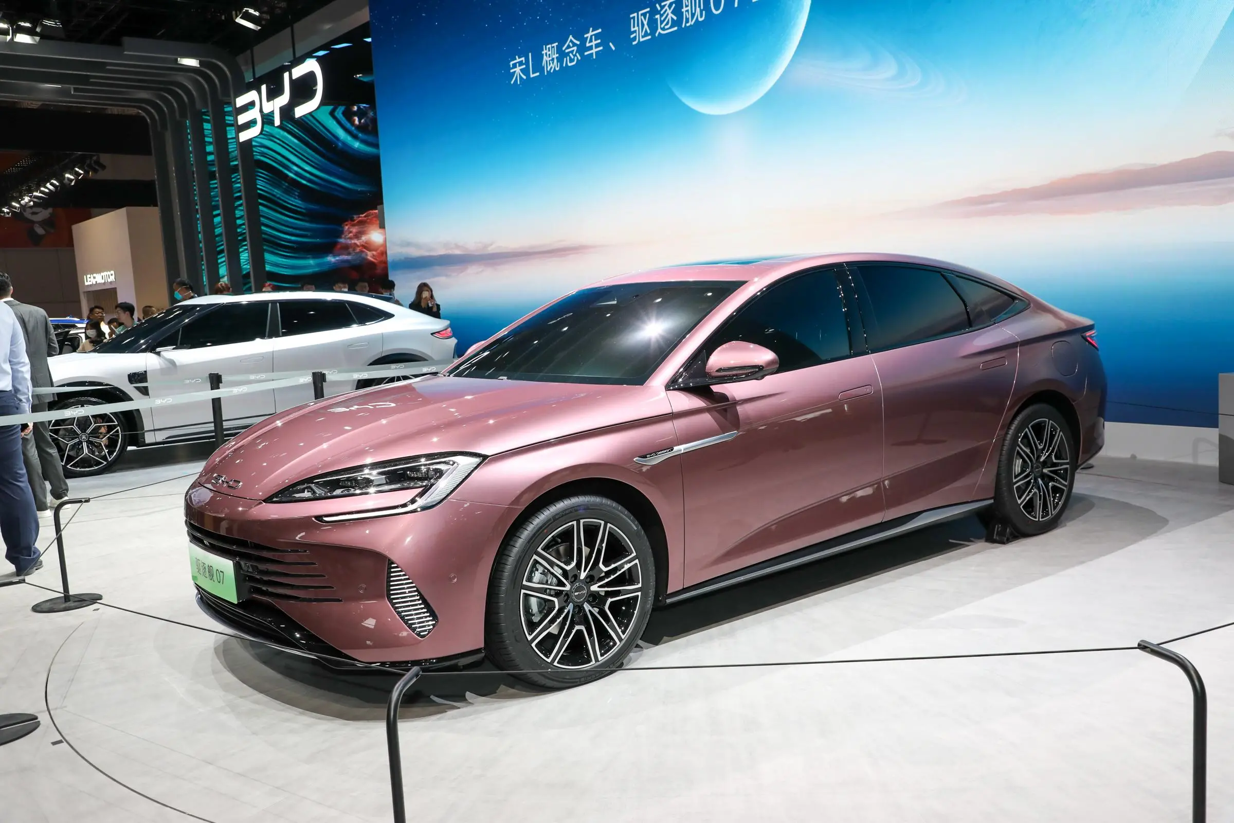 شبكة السيارات الصينية – بي واي دي ديستروير 07 السيدان الهجينة PHEV تظهر رسميًا في معرض شنغهاي الدولي للسيارات 2023 – تغطية خاصة