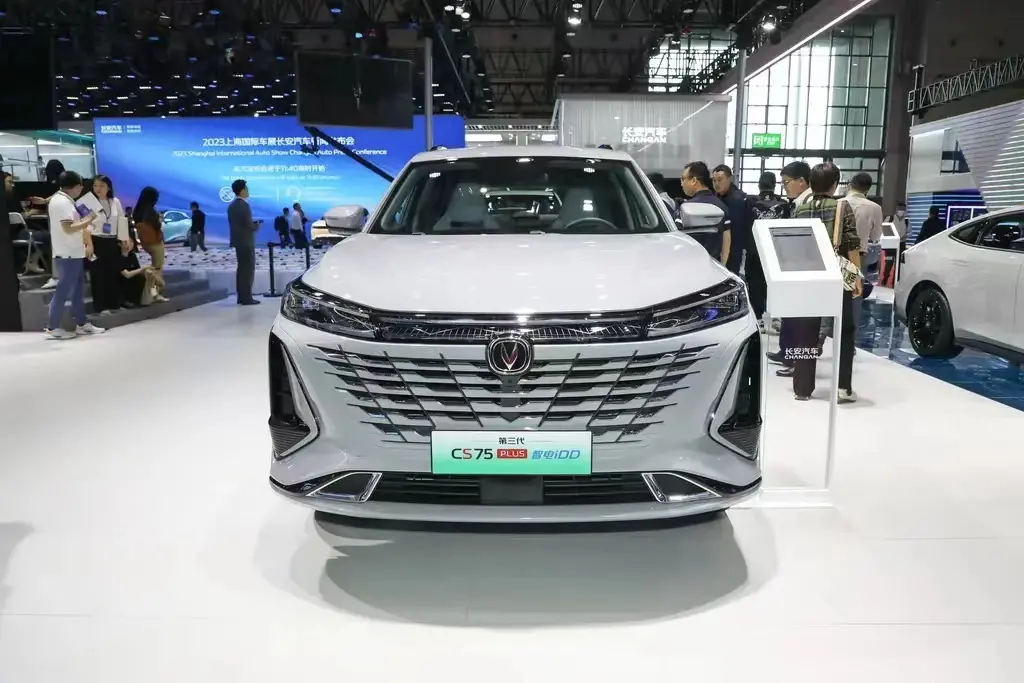 شبكة السيارات الصينية – شانجان CS75 الجيل الثالث الهجين PHEV في معرض شنغهاي الدولي للسيارات 2023