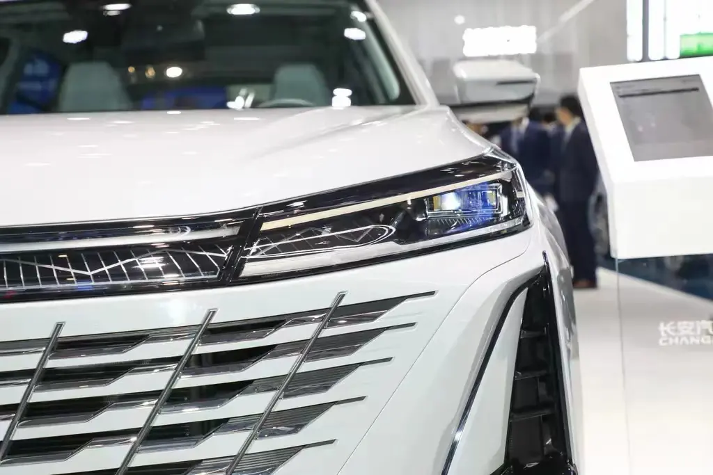 شبكة السيارات الصينية – شانجان CS75 الجيل الثالث الهجين PHEV في معرض شنغهاي الدولي للسيارات 2023