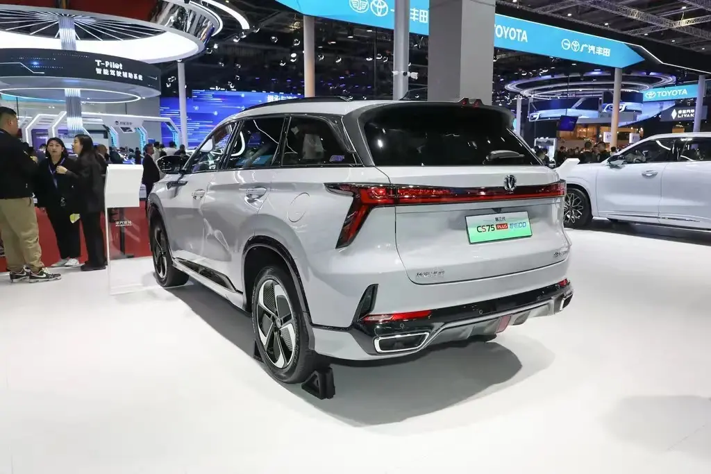 شبكة السيارات الصينية – شانجان CS75 الجيل الثالث الهجين PHEV في معرض شنغهاي الدولي للسيارات 2023