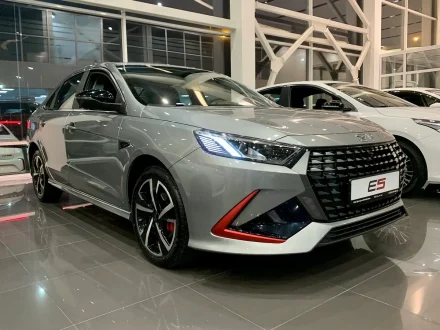 قراءة تفصيلية لسيارة كايي E5 السيدان الرياضية موديل 2025 الجديدة كليًا بالسعودية