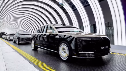 علامة Maextro من هواوي تحتفل بخروج السيارة رقم 10,000 من طراز S800 الفاخر