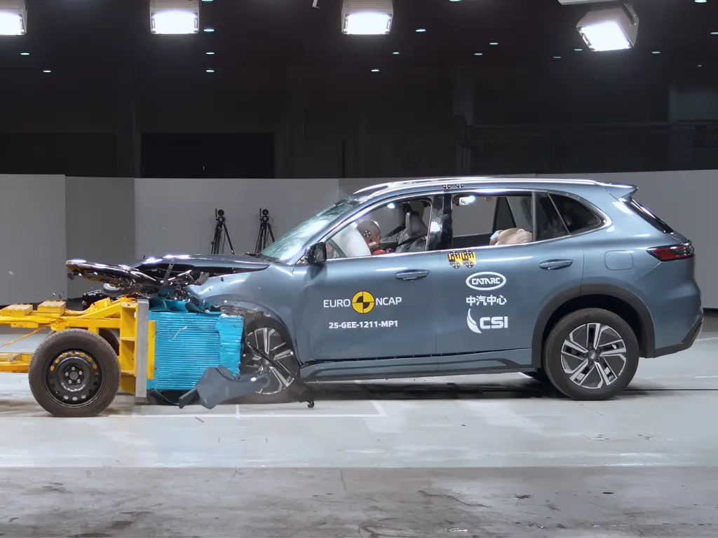 Geely Starray EM-i تحصل على تقييم 5 نجوم في اختبارات السلامة ANCAP