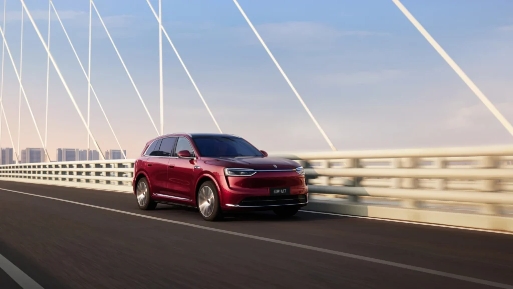 شبكة السيارات الصينية &ndash; AITO M7 وM8 2026 المحدثتان: ليدار 896 خطًا مزدوج وتقنيات XPIXEL ومدى يصل إلى 1690 كم