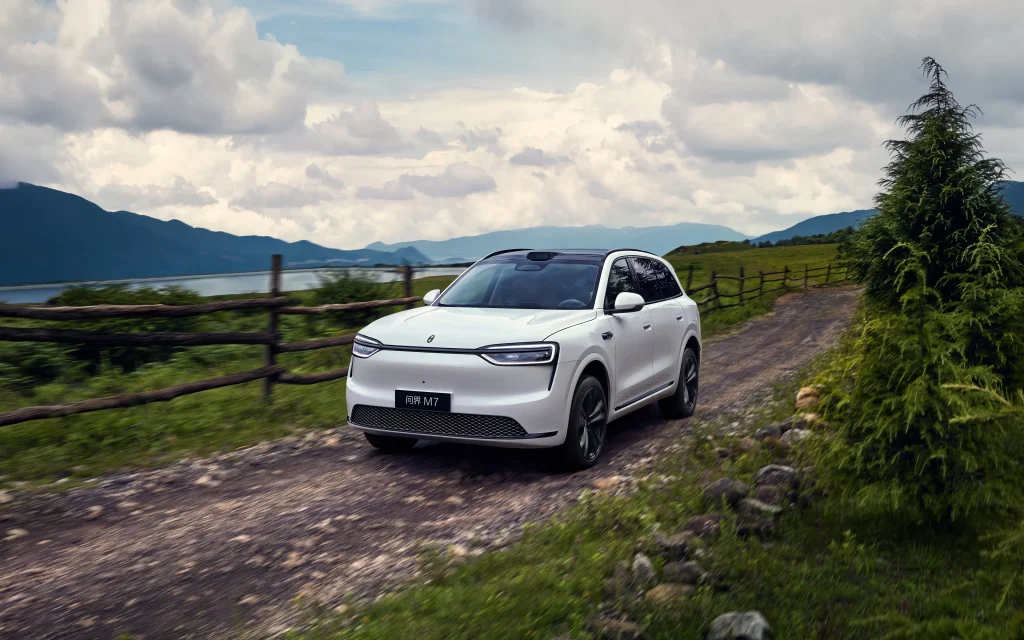 شبكة السيارات الصينية &ndash; AITO M7 وM8 2026 المحدثتان: ليدار 896 خطًا مزدوج وتقنيات XPIXEL ومدى يصل إلى 1690 كم