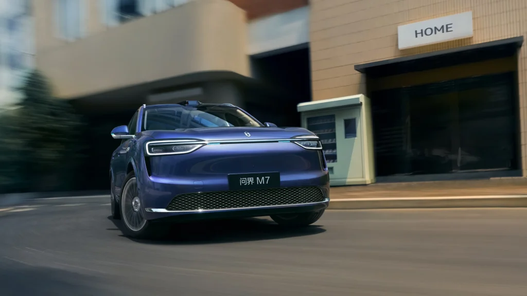 شبكة السيارات الصينية &ndash; AITO M7 وM8 2026 المحدثتان: ليدار 896 خطًا مزدوج وتقنيات XPIXEL ومدى يصل إلى 1690 كم