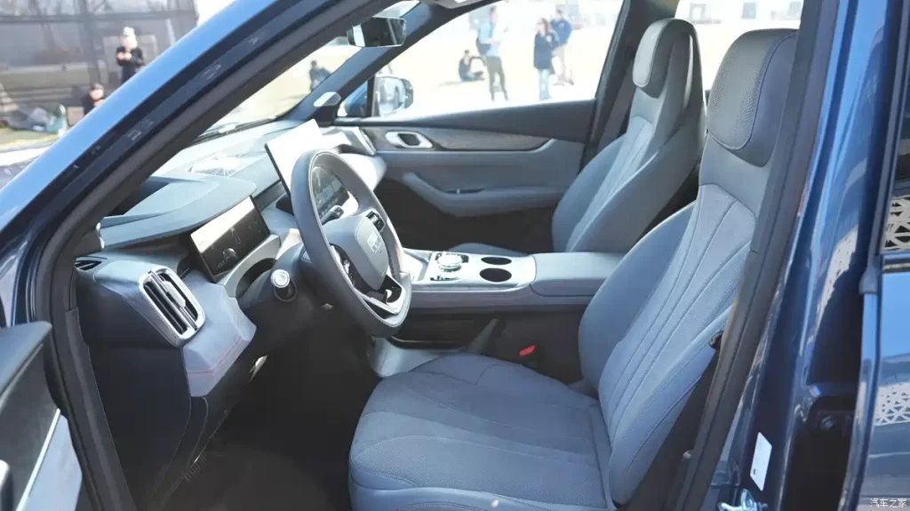 شبكة السيارات الصينية &ndash; جيلي تكشف عن جالاكسي M7 الجديدة: SUV هجينة بمدى كهربائي 225 كم ومدى إجمالي 1730 كم تدخل معركة العائلة بقوة