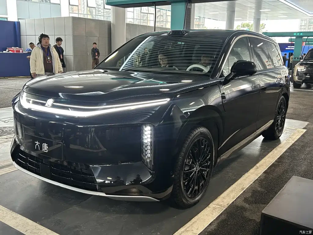 شبكة السيارات الصينية &ndash; بي واي دي Datang DM-i" Great Tang" سبع مقاعد النسخة الهجينة بتقنيات Flash Charging تستهدف فئة 55 ألف دولار