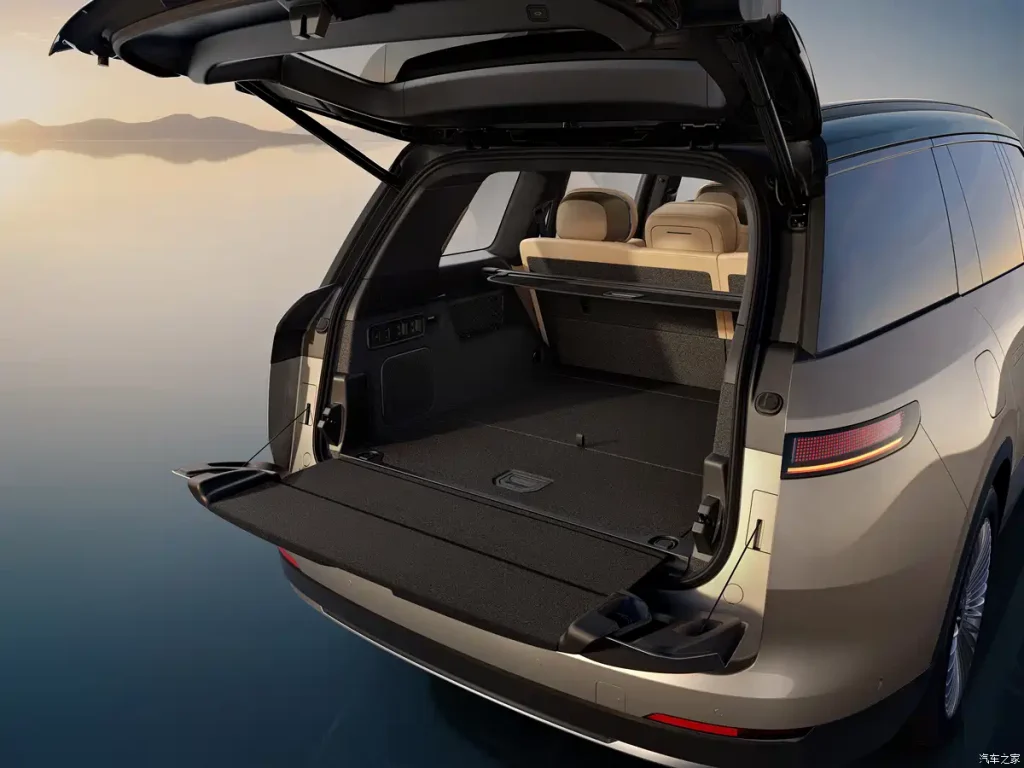 شبكة السيارات الصينية &ndash; لينك آند كو توسّع عائلة 900 بإطلاق النسخة ذات الخمسة مقاعد