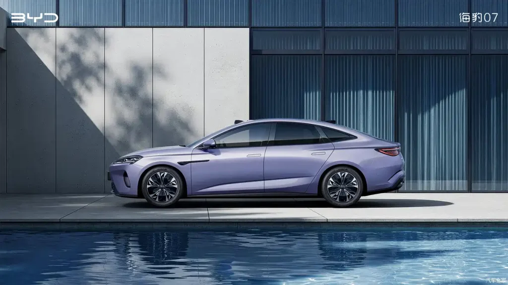بي واي دي تطلق الصور الرسمية لـ Seal 07 EV كسيارة سيدان كهربائية متوسطة بطابع عصري 2 شبكة السيارات الصينية – بي واي دي تطلق الصور الرسمية لـ Seal 07 EV كسيارة سيدان كهربائية متوسطة بطابع عصري