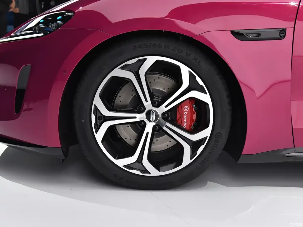 شبكة السيارات الصينية &ndash; شانغجيه Z7 وZ7T تقتحمان السوق بقوة: 5 تقنيات من هواوي ومدى 905 كم وأداء يضع شاومي وتيسلا تحت الضغط