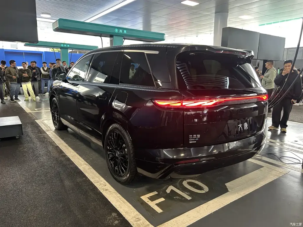 شبكة السيارات الصينية &ndash; بي واي دي تكشف عن Tang Grand "تانغ 9" .. وحش تقني بسبعة مقاعد ومدى كهربائي يصل إلى 950 كم مع شحن ميغاواط خارق