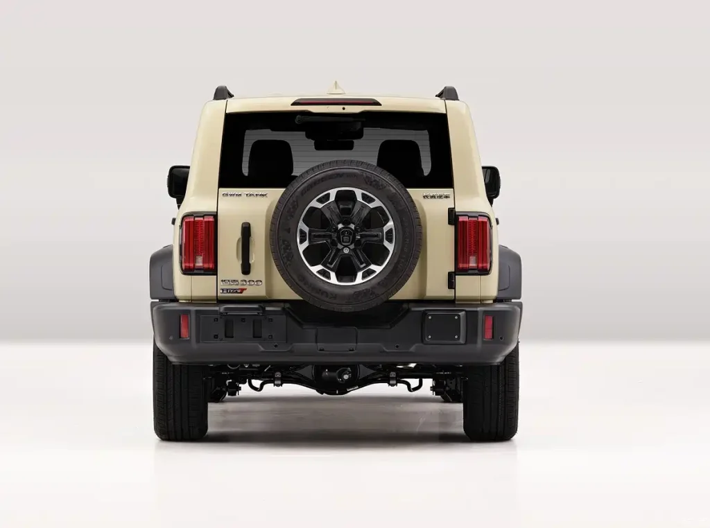 شبكة السيارات الصينية &ndash; مفاجأة من GWM - تانك 300 الجديدة Hi4-T وHi4-Z تظهر رسميًا بتحديثات مهمة, أبعاد أكبر، هيكل أطول، ونظام هجين مطوّر