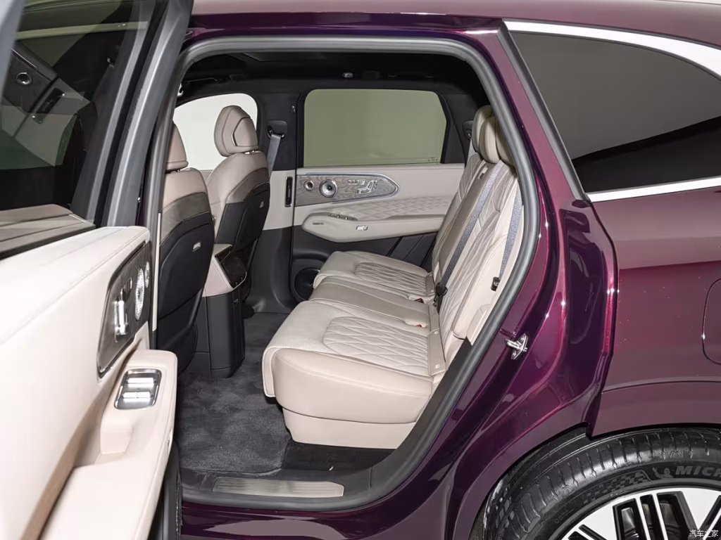 شبكة السيارات الصينية &ndash; زيكر 8X : هجينة فائقة الأداء بقوة 1400 حصان وتقنية 900V وشحن خلال 9 دقائق – السعر والمواصفات الكاملة بالتفصيل