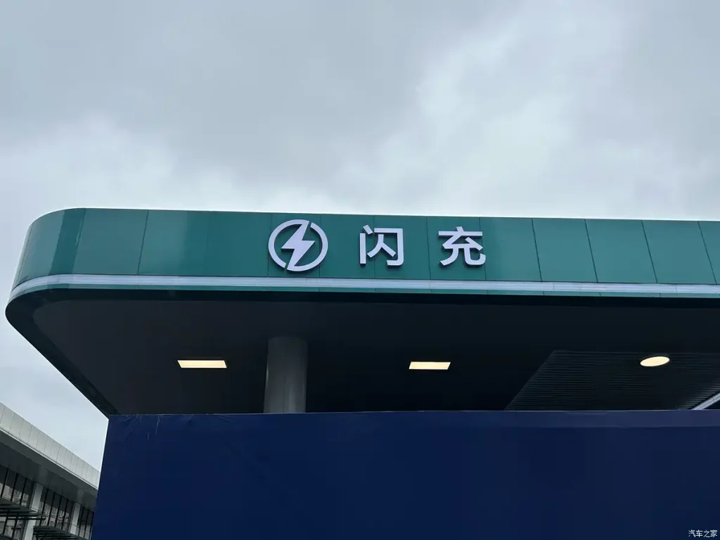 شبكة السيارات الصينية &ndash; بطارية بليد الجيل الثاني من بي واي دي تشعل سباق الشحن الخاطف: 5 دقائق للشحن السريع، 1500 كيلوواط للمنفذ الواحد، وخطة توسع محلية وعالمية!!