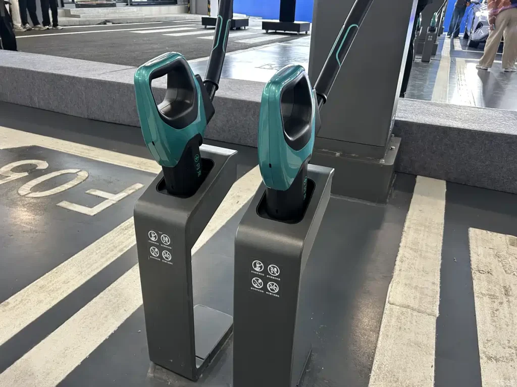 شبكة السيارات الصينية &ndash; بطارية بليد الجيل الثاني من بي واي دي تشعل سباق الشحن الخاطف: 5 دقائق للشحن السريع، 1500 كيلوواط للمنفذ الواحد، وخطة توسع محلية وعالمية!!