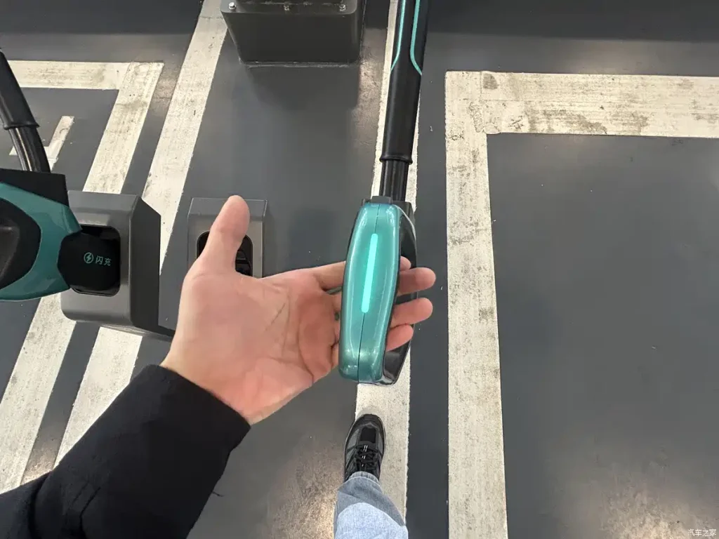 شبكة السيارات الصينية &ndash; بطارية بليد الجيل الثاني من بي واي دي تشعل سباق الشحن الخاطف: 5 دقائق للشحن السريع، 1500 كيلوواط للمنفذ الواحد، وخطة توسع محلية وعالمية!!