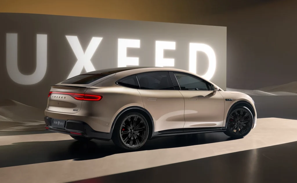 شبكة السيارات الصينية &ndash; Luxeed R7 2026 تنطلق بتحديثات عميقة: ليدار 896 خطًا ومنصة 800V ومدى يصل إلى 802 كم وتقنيات هواوي