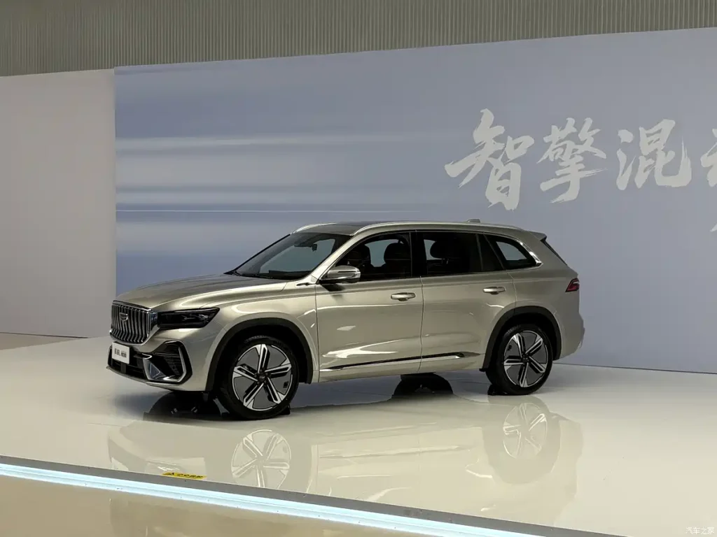 شبكة السيارات الصينية &ndash; جيلي i-HEV على مونجارو وبريفيس: استهلاك يبدأ من 3.98 لتر/100 كم وكفاءة 48.41% تعيد تعريف الهجينة الذكية