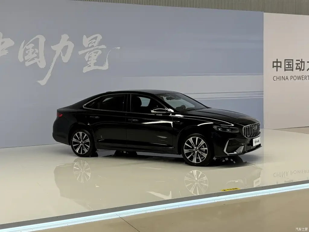 شبكة السيارات الصينية &ndash; جيلي i-HEV على مونجارو وبريفيس: استهلاك يبدأ من 3.98 لتر/100 كم وكفاءة 48.41% تعيد تعريف الهجينة الذكية