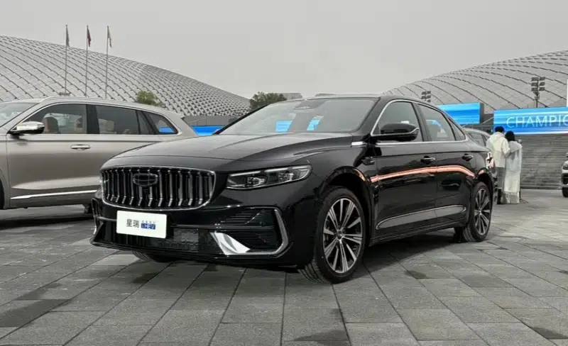 شبكة السيارات الصينية &ndash; نظام جيلي i-HEV الجديد 2026: استهلاك 2.22 لتر/100 كم بكفاءة حرارية 48.4% بشهادة غينيس… هل تعيد الهجينة تعريف المعادلة؟