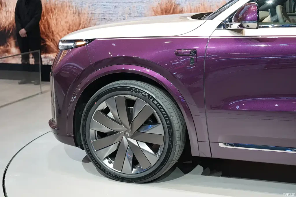 شبكة السيارات الصينية &ndash; لي أوتو Li Auto L9 Livis 2026 تنطلق رسميًا: SUV فاخرة بذكاء اصطناعي وقدرة 800V وتعليق “يتحدى الفيزياء” بسعر يبدأ من 217 ألف ريال