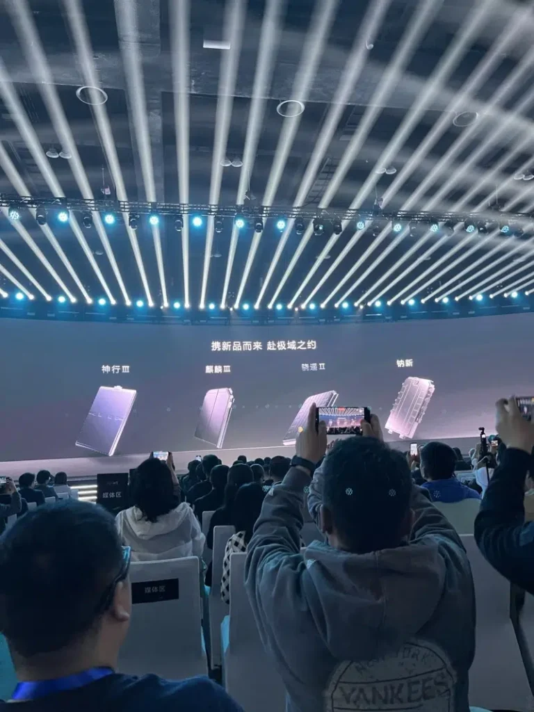 شبكة السيارات الصينية &ndash; CATL تكسر كل الأرقام: بطارية Shenxing LFP تشحن إلى 98% خلال دقائق فقط وتتفوق على BYD… هل انتهى زمن شحن السيارات الكهربائية الطويل؟