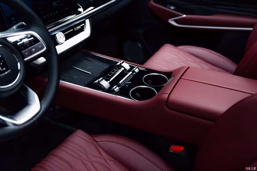 شبكة السيارات الصينية &ndash; تانك 500 بلاك إديشن “Black Warrior” الجديدة تصل رسميًا: تصميم هجومي بالكامل، قوة تصل إلى 877 حصان، وتجهيزات مصنع مضمونة!!