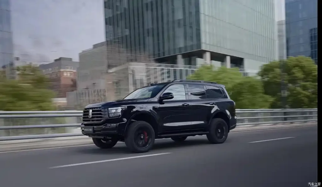 شبكة السيارات الصينية &ndash; تانك 500 بلاك إديشن “Black Warrior” الجديدة تصل رسميًا: تصميم هجومي بالكامل، قوة تصل إلى 877 حصان، وتجهيزات مصنع مضمونة!!