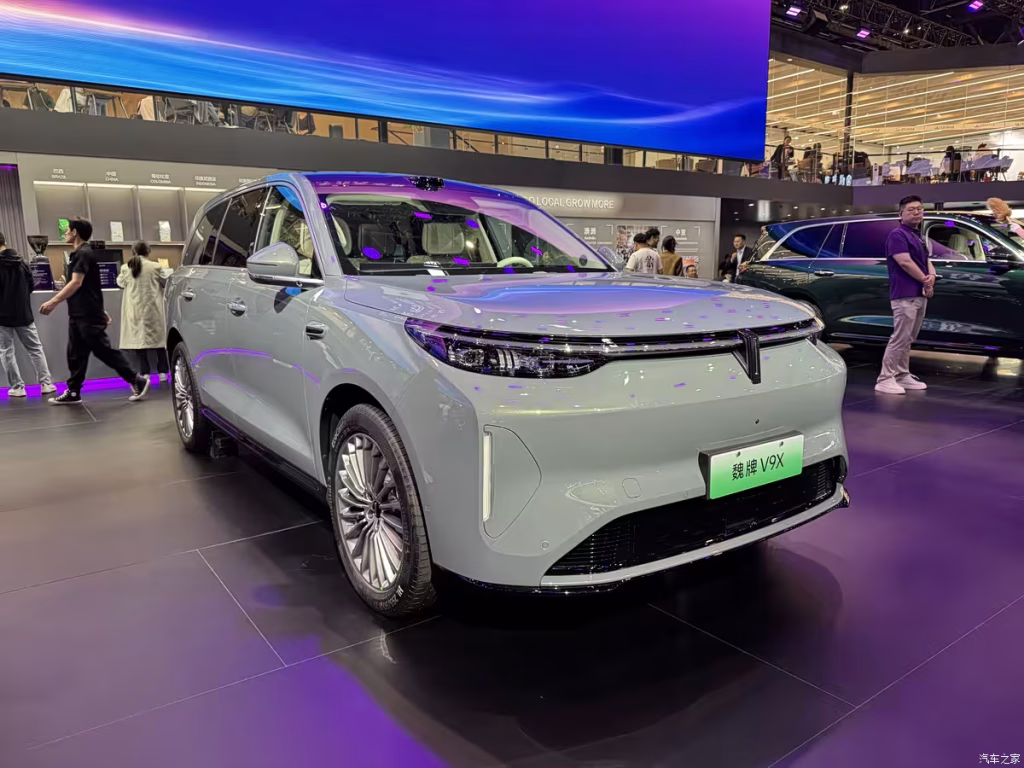 وي V9X تقتحم فئة الـSUV الفاخرة بقوة: مدى يصل إلى 1700 كم وتقنيات 800V وشحن 6C وذكاء اصطناعي متكامل يبدأ من 192 ألف ريال