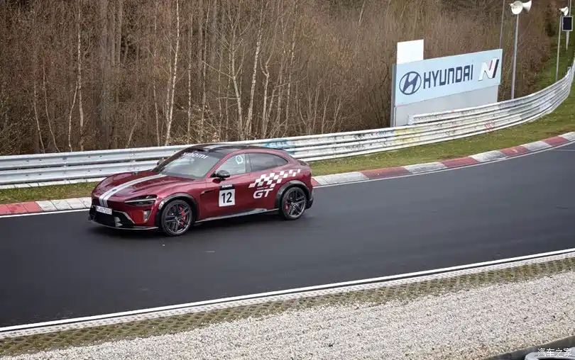 شاومي YU7 GT : وحش كهربائي بقوة 1003 حصان وسرعة 300 كم/س يتحدى بورشه على حلبة نوربورغرينغ 11 شبكة السيارات الصينية – شاومي YU7 GT : وحش كهربائي بقوة 1003 حصان وسرعة 300 كم/س يتحدى بورشه على حلبة نوربورغرينغ