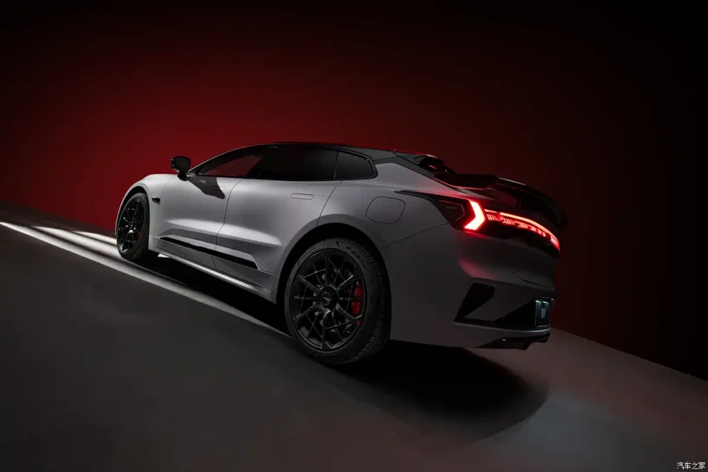 شبكة السيارات الصينية &ndash; زيكر 001 نسخة الذكرى السنوية الخامسة المحدودة 2026 بقوة 925 حصان وتقنيات سباق KW وبريمبو مع تسارع خارق وشحن خلال 10 دقائق