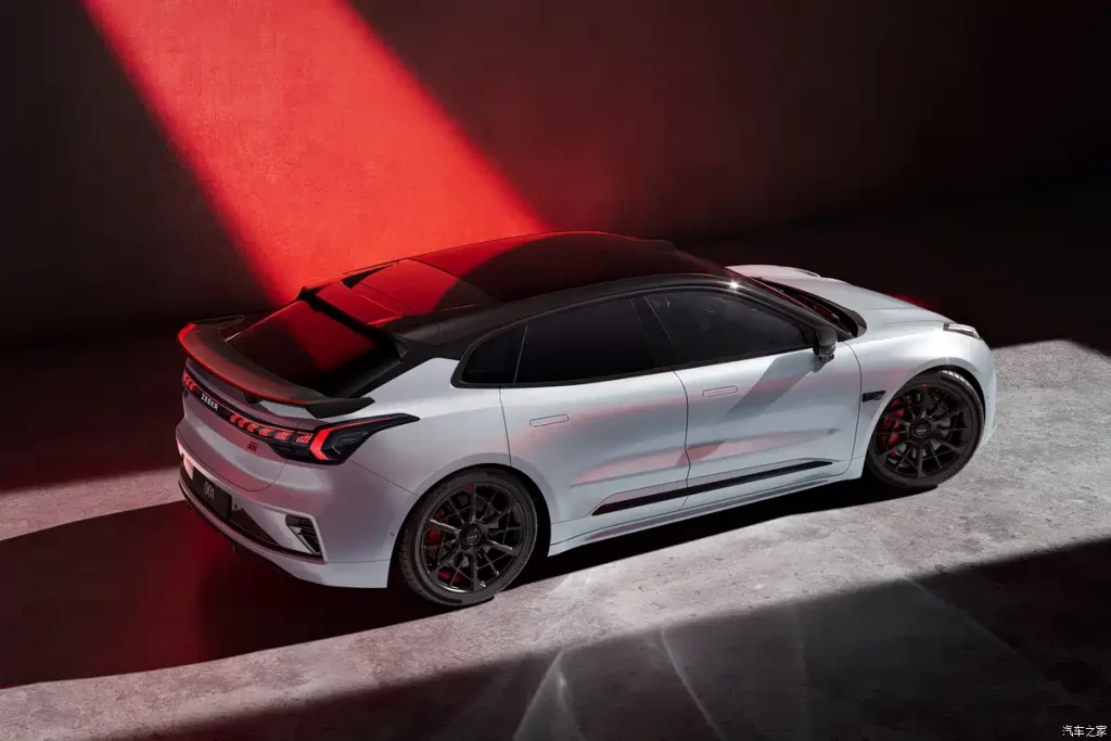 شبكة السيارات الصينية &ndash; زيكر 001 نسخة الذكرى السنوية الخامسة المحدودة 2026 بقوة 925 حصان وتقنيات سباق KW وبريمبو مع تسارع خارق وشحن خلال 10 دقائق