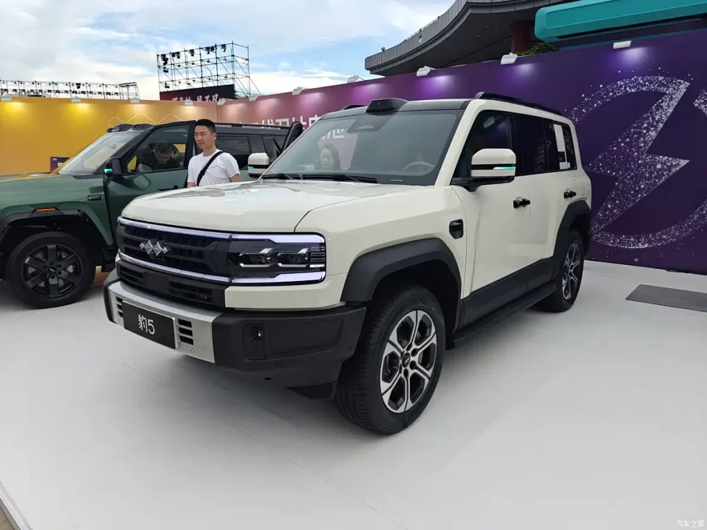 شبكة السيارات الصينية &ndash; (فانغ تشنغ باو) ليوبارد 5 وليوبارد 8 إصدار الشحن الخاطف: BYD تعيد تعريف سيارات الأوفرود الهجينة بتقنية DiSus-P Ultra - انتهى زمن التغريز في الصحراء - وتغيير الإطارات